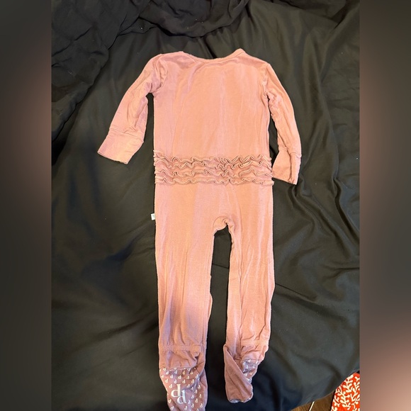 Posh Peanut Footie Ruffled Zippered One Piece Dusty Rose Size 12-18 Months - Picture 5 of 5